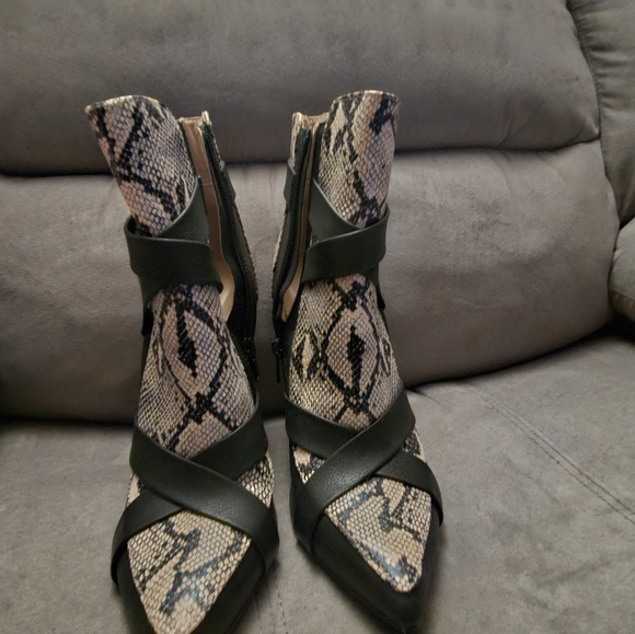 EVERYTHING MUST GO! NWOT / ShoeDazzle Sexy Tan & Black Snakeskin Booties / Sz 9 - Picture 7 of 10